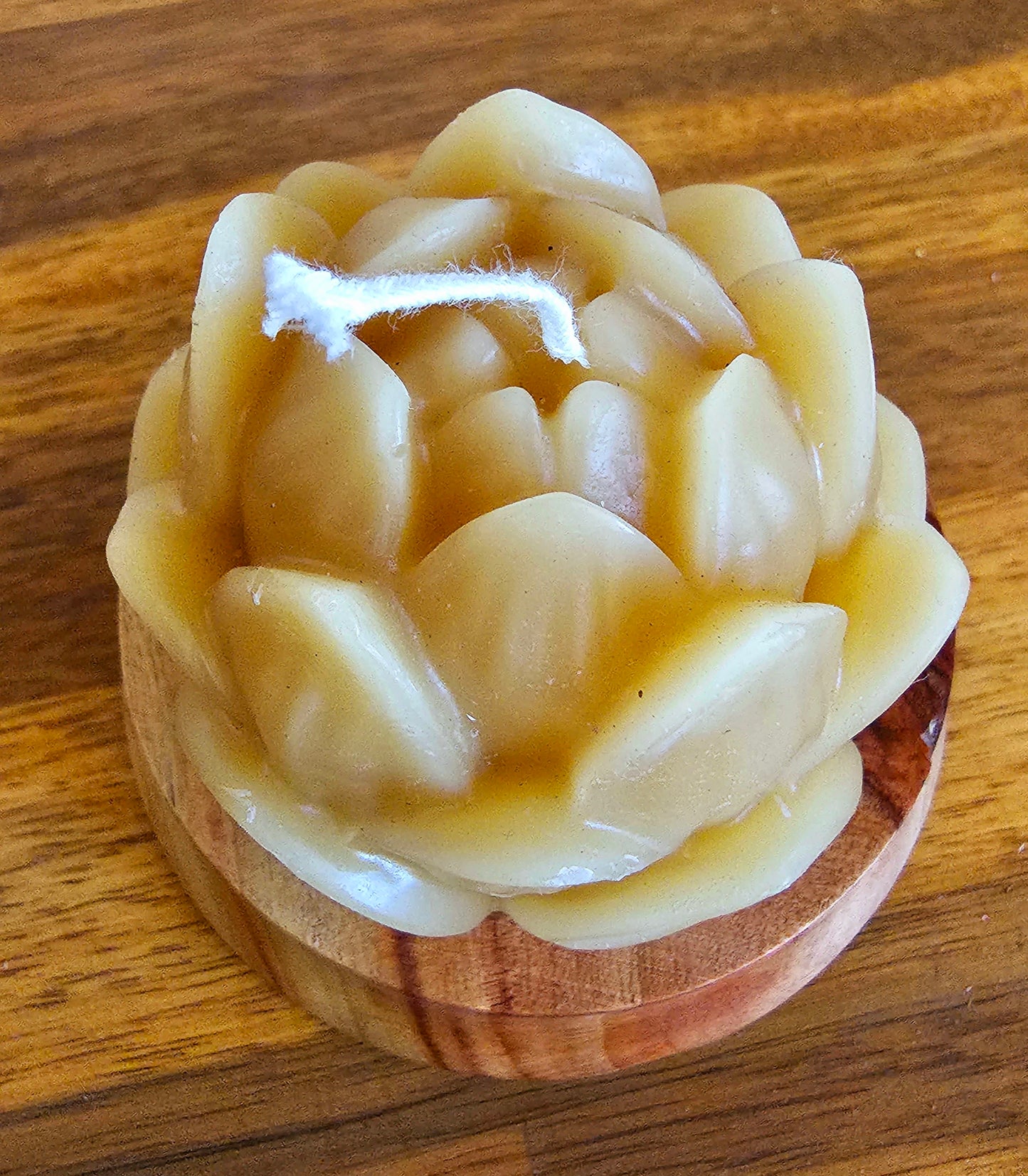 Lotus New Bloom-100% Beeswax Candle