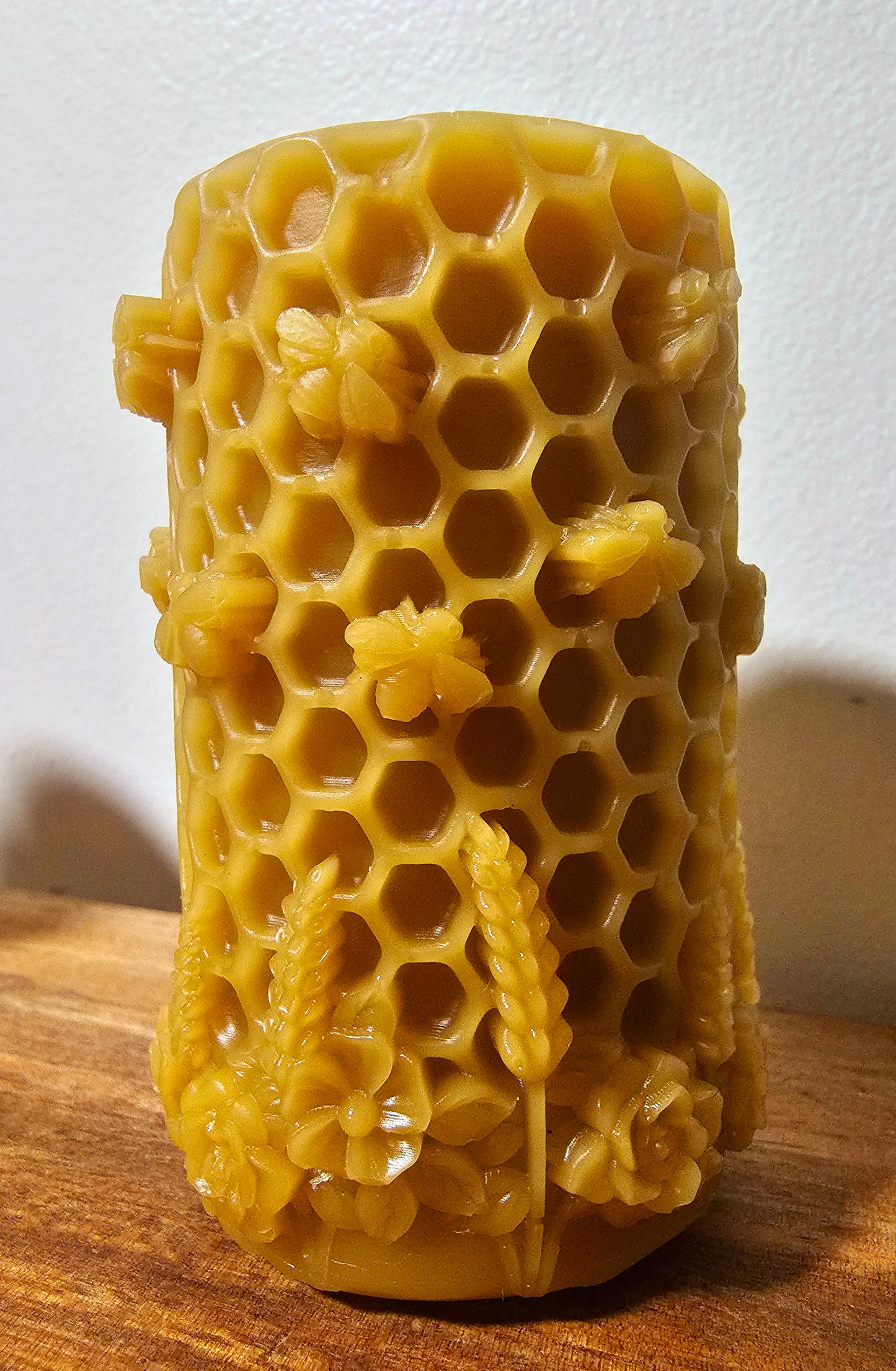 Honeycomb, Lavender & Bees - 100% Beeswax Candle