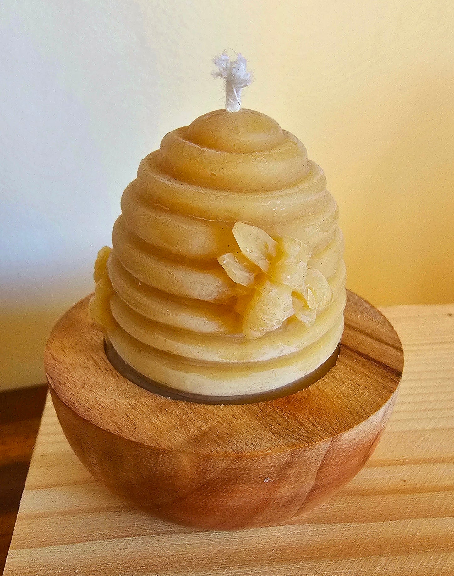 Beehive & wooden holder - 100% Beeswax Candle